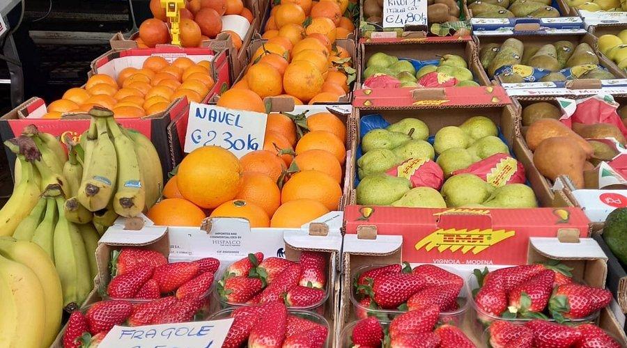 Market Desenzano Tuesday